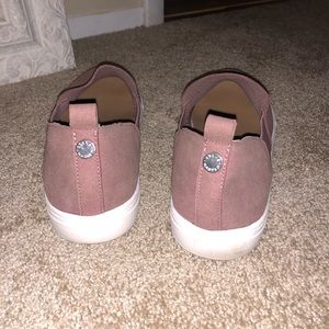 Steve Madden slip on’s